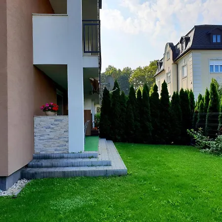 Home Wellness Apartman Apartmán *